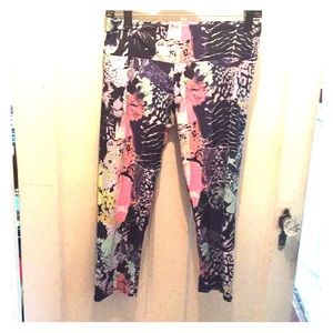 Onzie 'jungle print' yoga capris s/m